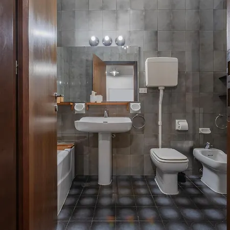 Guesthost - Bright - Your Nest In Apartment