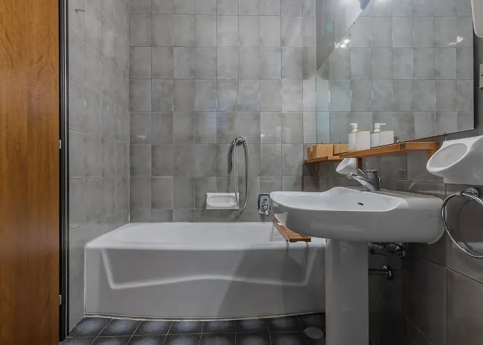 Guesthost - Bright - Your Nest In Appartement