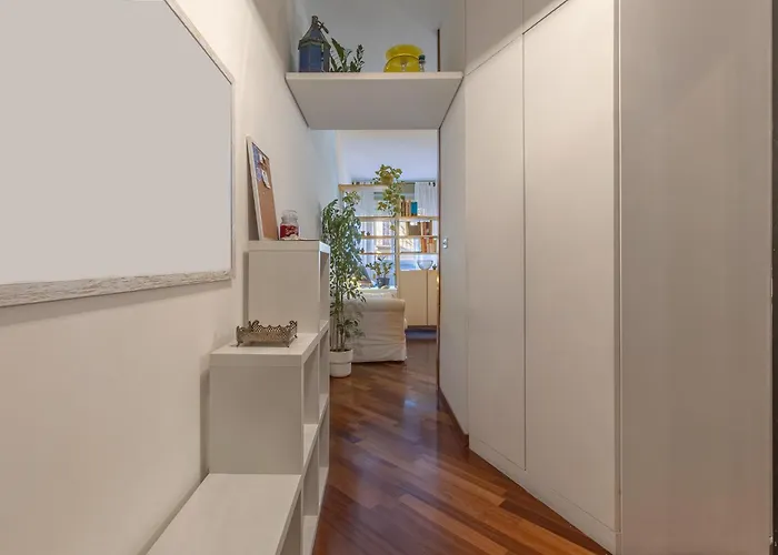 Guesthost - Bright - Your Nest In *