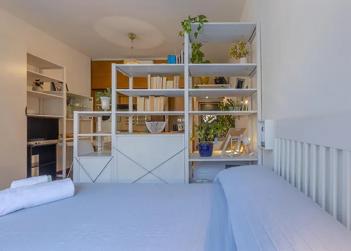 Guesthost - Bright - Your Nest In Apartament Bolonia